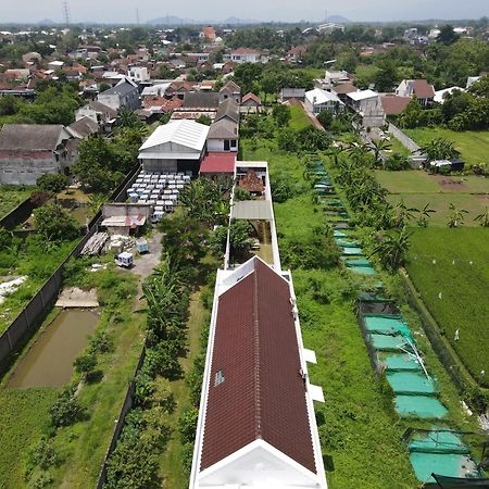 Villa Rumah Putih Jogja Джокьякарта Экстерьер фото
